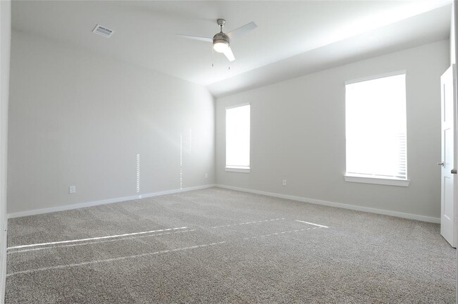 Building Photo - 22827 Castello Lakes Dr