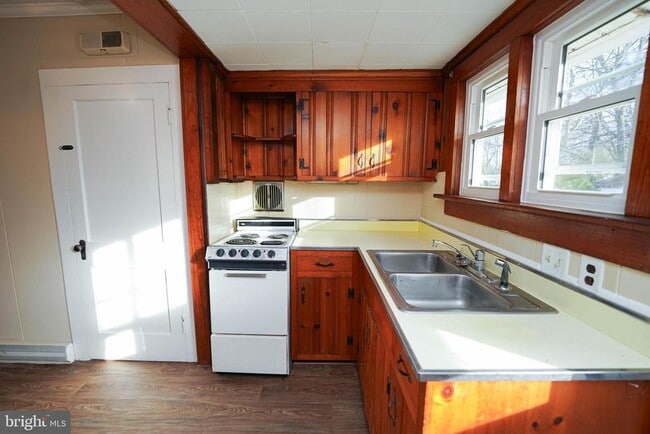 Building Photo - 101 Taylor Ave