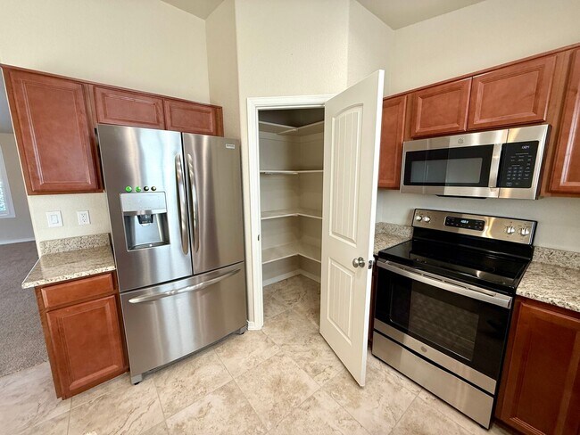 Building Photo - Great 4 Bedroom Home with Drive Through Side Gate!