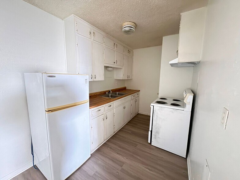 Building Photo - 503 Sunset Ln