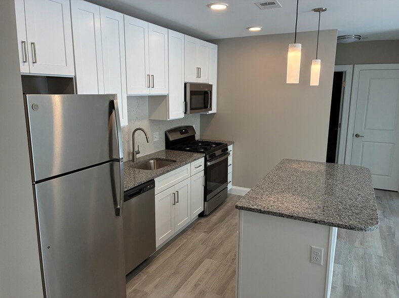 Building Photo - French Park Apartments