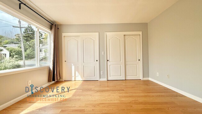 Building Photo - 4 Bedroom Mid-Century Oakmore Home With Views of Bay