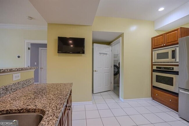 Building Photo - 3275 Lenox Rd NE