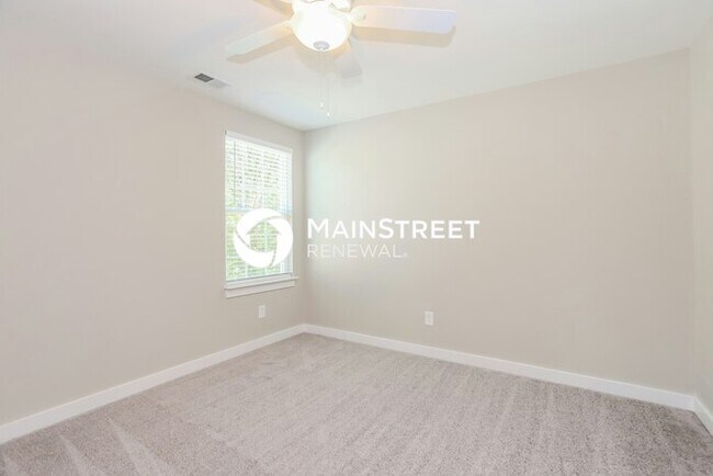 Building Photo - 4 Bedroom Pet-Friendly Home in Murfreesbor...