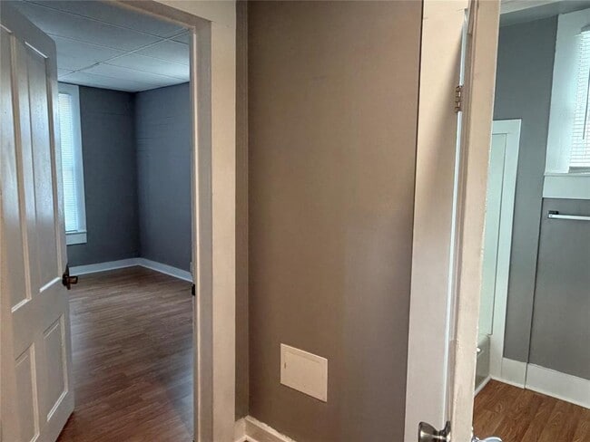 Building Photo - 910 Bunton Ln