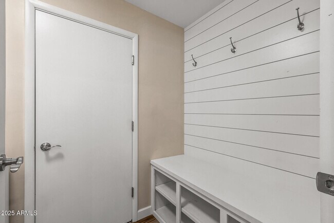 Building Photo - 5247 N 8th Pl