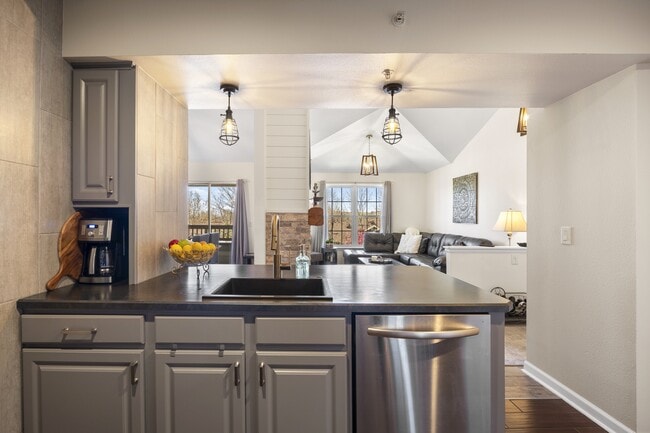 Building Photo - 12762 Ironstone Way