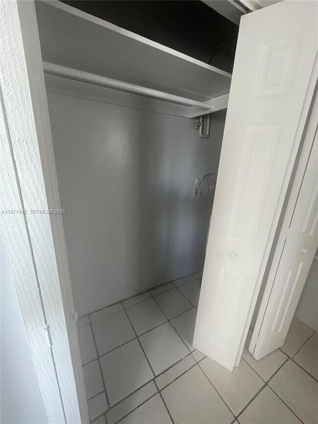 Building Photo - 14305 NE 6th Ave