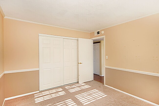 Building Photo - 728 Garland Cir