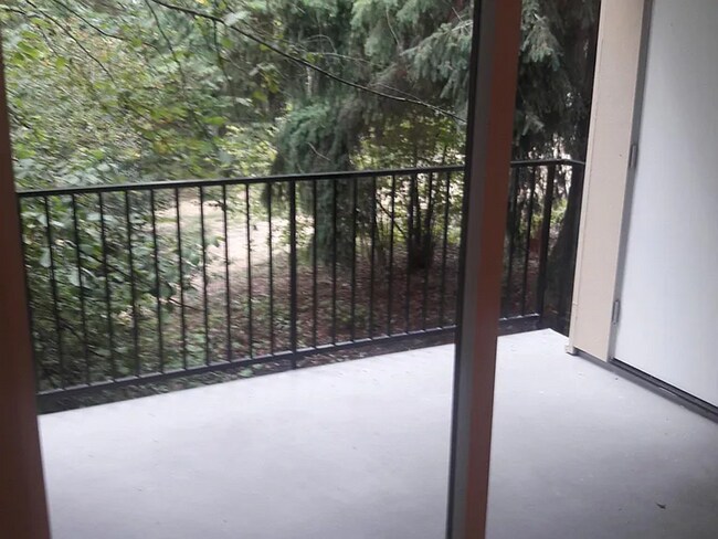 Building Photo - 2 bed/1 bath in Southeast Redmond