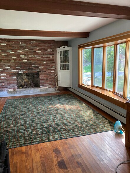 Living Room - 260 Slater Hill Rd