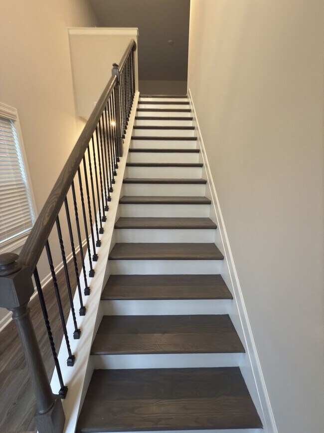 Building Photo - 685 Count Fleet Ct