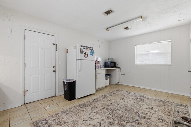 Building Photo - 1734 W Tharpe St