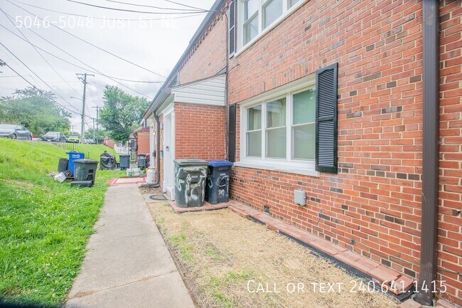 Building Photo - 5046-5048 Just St NE-