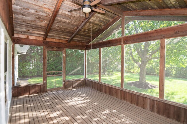 Building Photo - 3 bed 2 bath home in Valparaiso