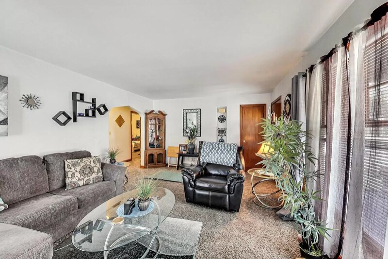 Building Photo - 2402 S 83rd St