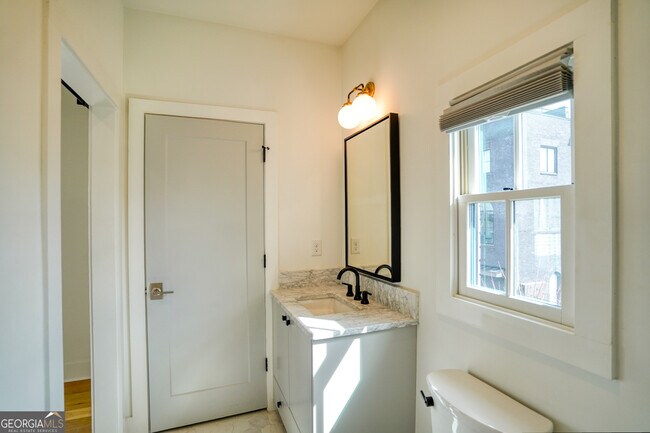 Building Photo - 157 Ravenhurst Ln