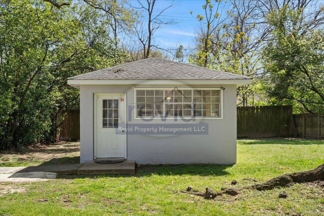 Building Photo - 585 E. Parkway S. #28
