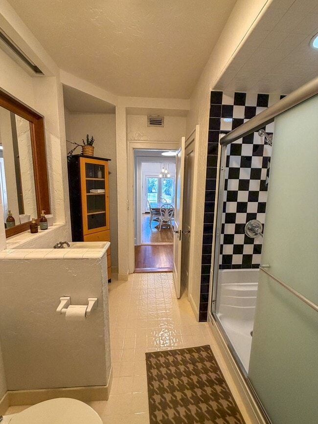 Building Photo - 15 NW 26th St