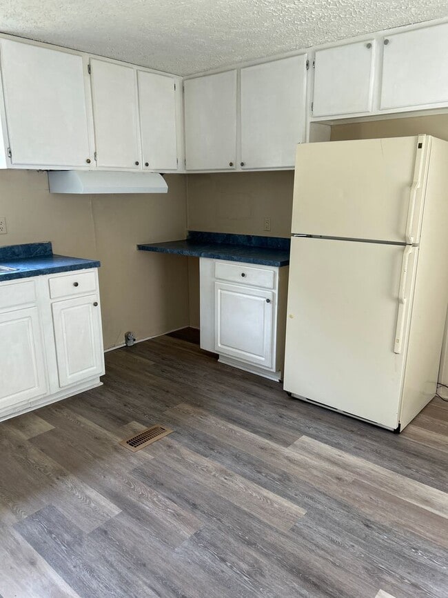 Building Photo - 209 McQueen St