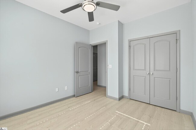 Building Photo - 404 Fairfield St