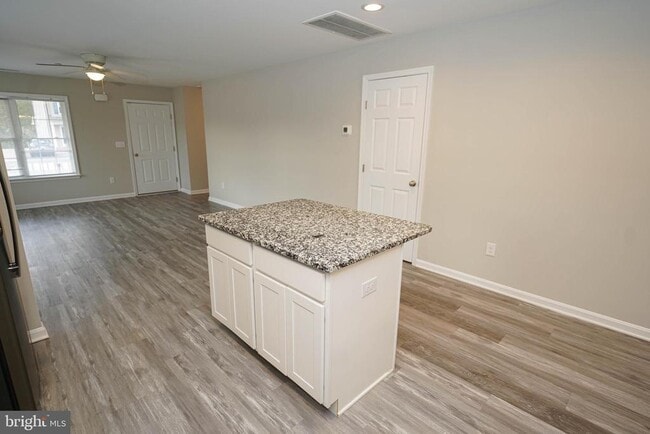 Building Photo - 2007 S Old Mill Dr