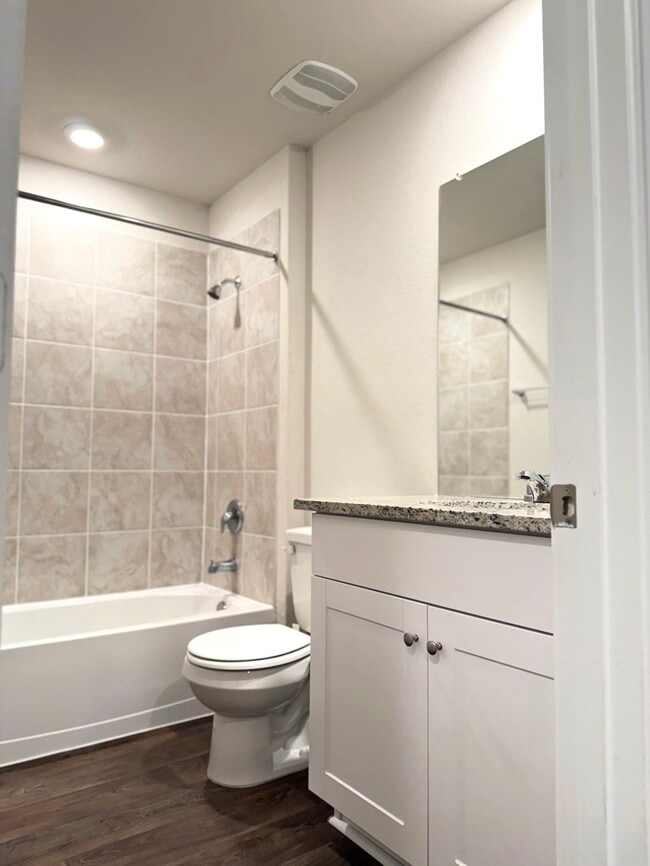 Building Photo - 3011 Lindenwood Run