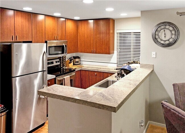 Building Photo - 3 Bedroom Mill Creek Condo!