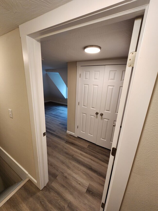 Building Photo - Spacious 3-Bedroom, 1-Bathroom Home AVAILABLE NOW!!