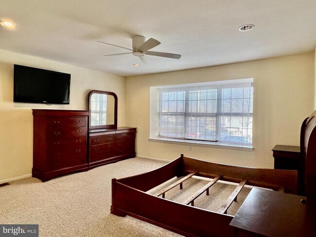 Building Photo - 5 Emily Ct