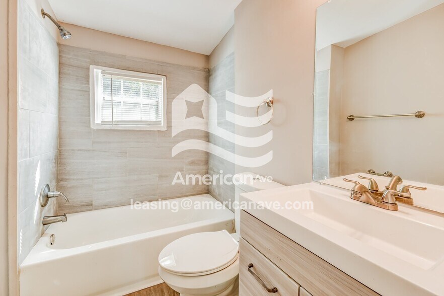 Building Photo - 907 47th Way S