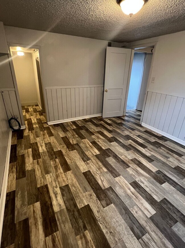 Building Photo - 405 E Watertown St