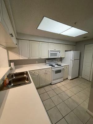 Building Photo - 3022 Alcazar Pl