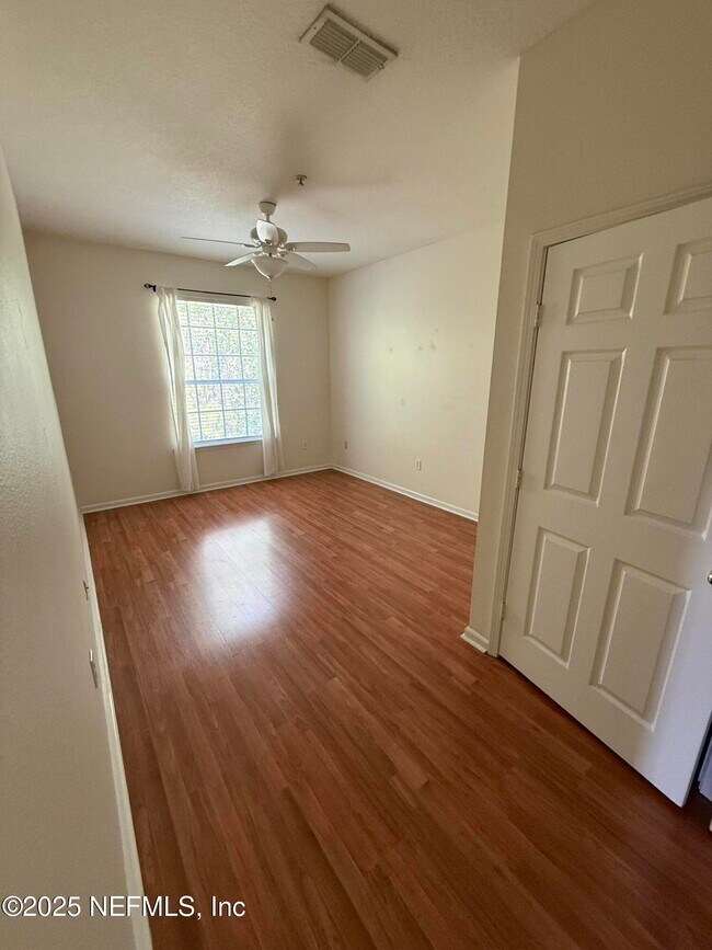 Building Photo - 10550 Baymeadows Rd
