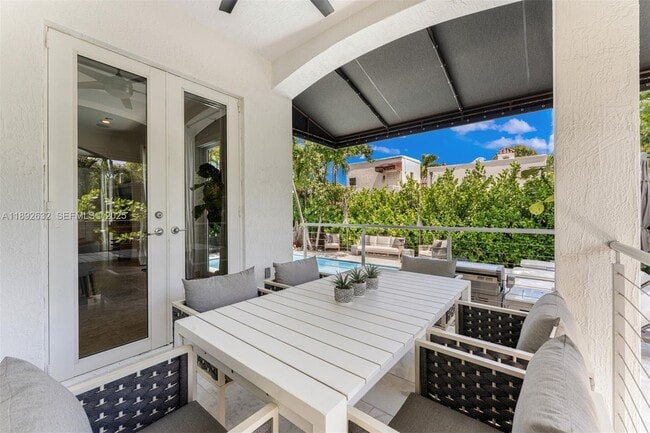 Building Photo - 2143 N Bay Rd