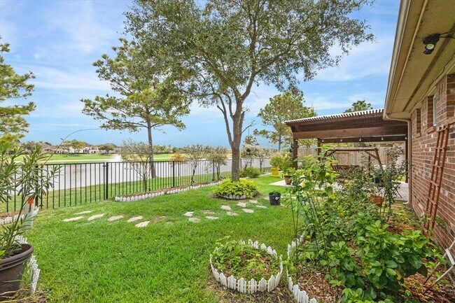 Building Photo - 2401 Harbor Chase Dr