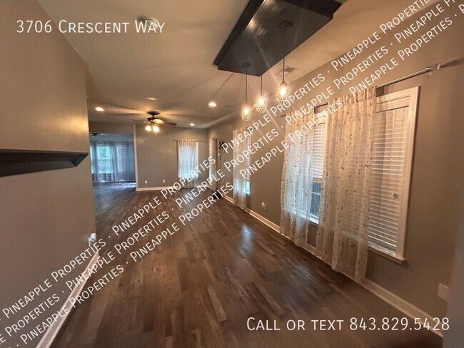 Building Photo - 3706 Crescent Way
