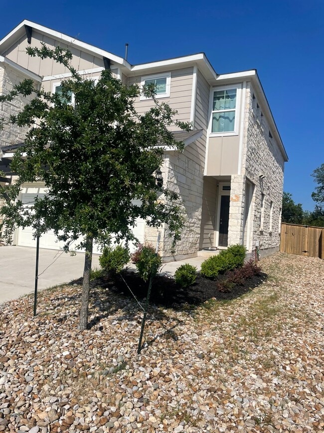 Building Photo - 1601 Fenton Hl Dr