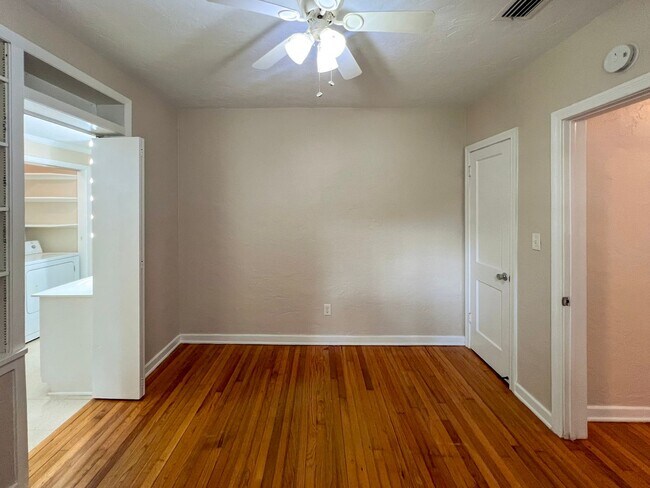 Building Photo - 2/2 House Walking Distance to Campus - Available Fall 2026! *Application Pending*