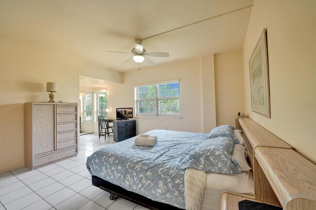 Building Photo - 341 N Birch Rd