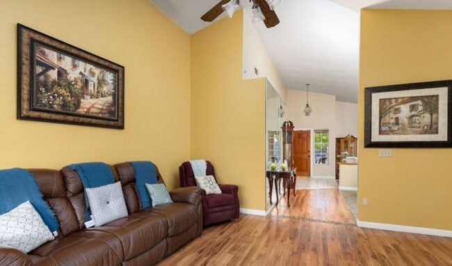 Building Photo - Beautiful House For Rent