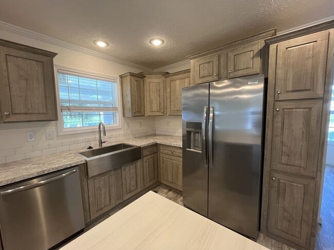 Building Photo - 165 Millwood Rd