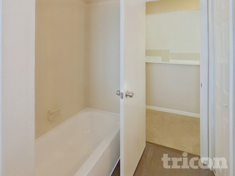 Building Photo - 1330 Gangplank Dr