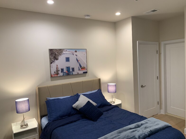 Building Photo - 2512 Elvans Rd SE