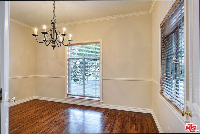 Building Photo - 149 S Rodeo Dr