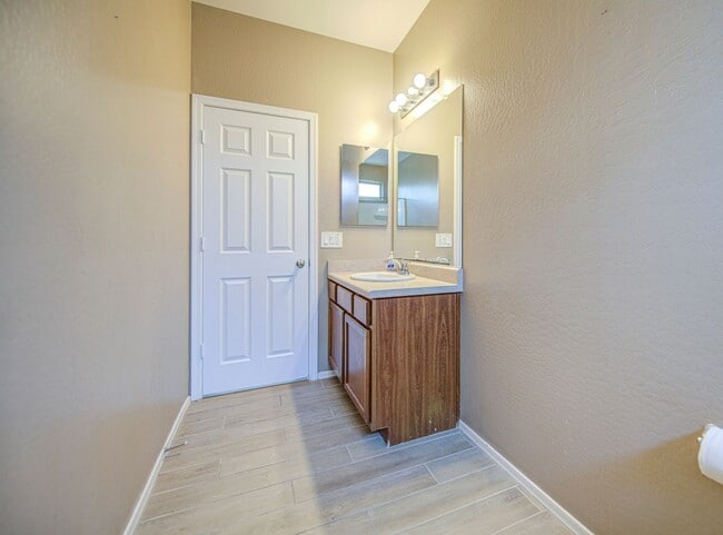 Building Photo - 6826 W Charter Oak Rd