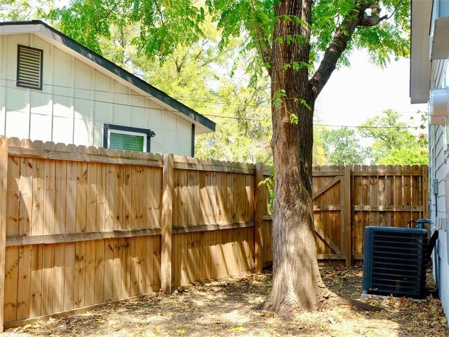 Building Photo - 1401 Marcus Pl