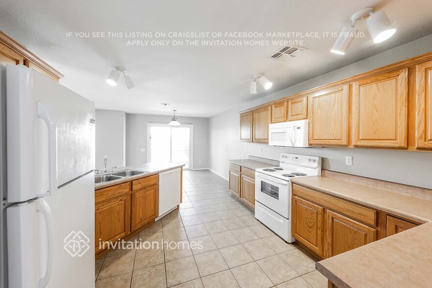 Building Photo - 3128 N 130th Ln