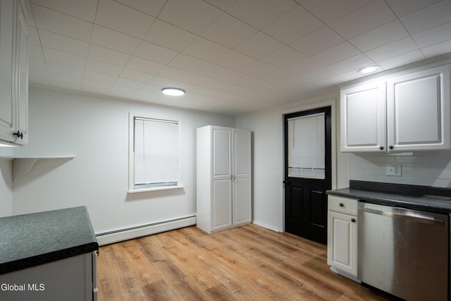 Building Photo - 37 Undine St