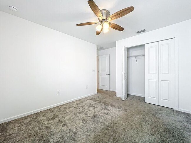 Building Photo - 4/2 Groveland Home with Solar Panels-MOVE IN SPECAIL: ONE MONTH FREE RENT